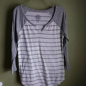 Mid sleeve top.White & light grey stripes in front